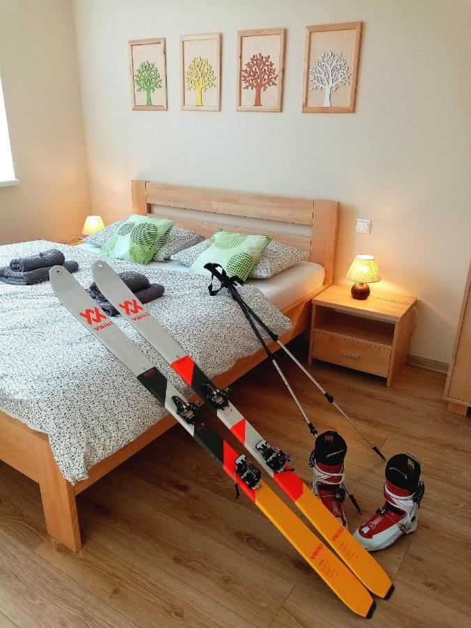 Appartamento Elejan Bešeňová Esterno foto