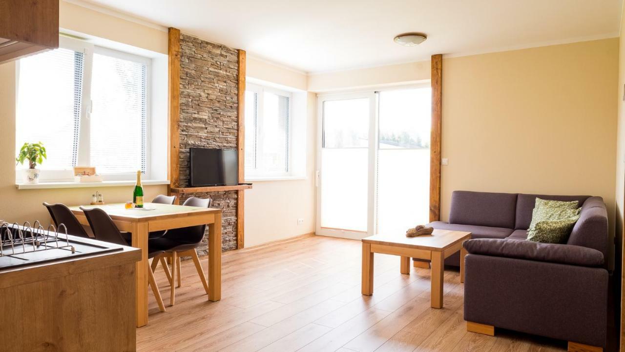 Appartamento Elejan Bešeňová Esterno foto