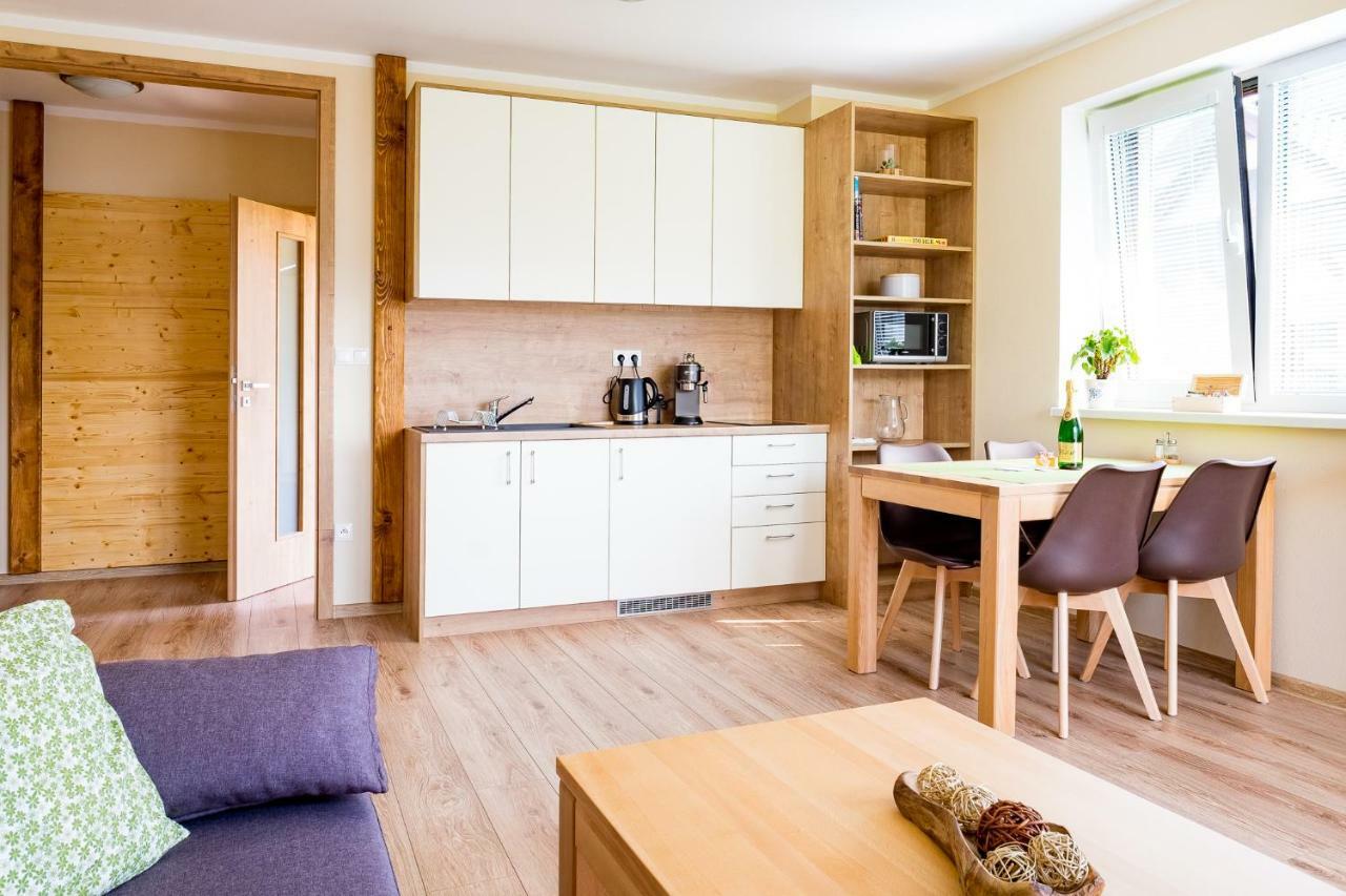 Appartamento Elejan Bešeňová Esterno foto