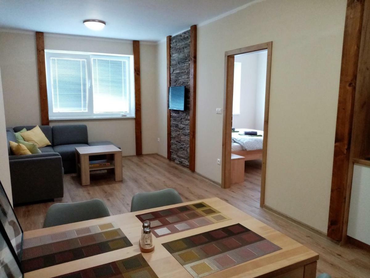 Appartamento Elejan Bešeňová Esterno foto